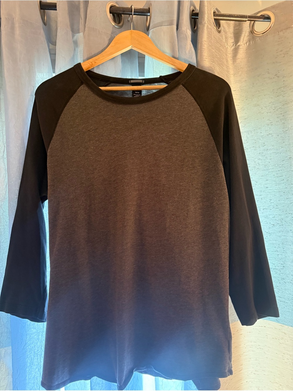 GAP Men's Two-Tone Long Sleeve Tee - Charcoal/Black